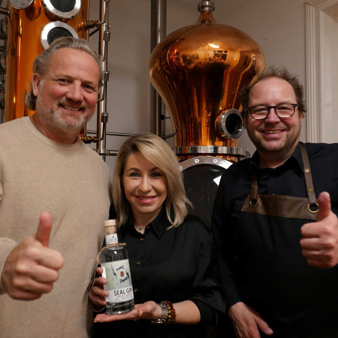 In Zusammenarbeit mit einer Hamburger Traditions-Brennerei Elmendorf haben wir unseren einzigartigen Coffee Inside Gin entwickelt.